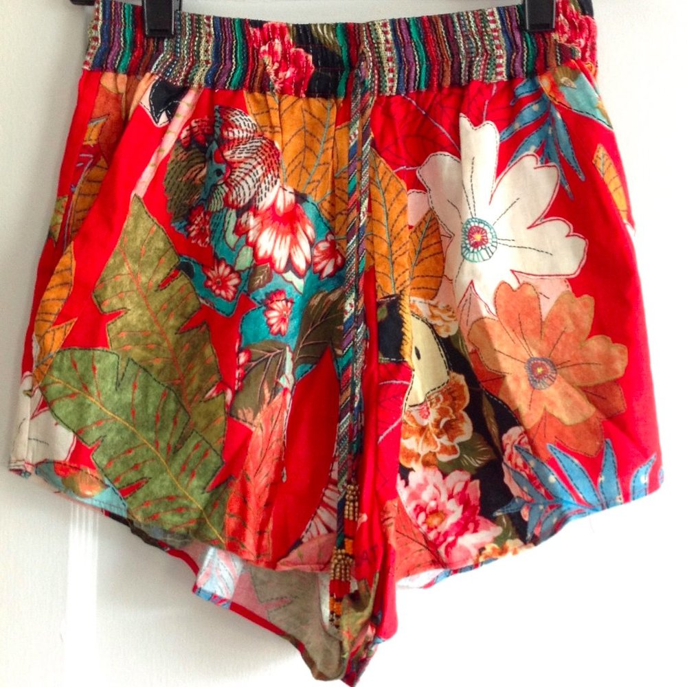 Farm Rio Feminine Nature Shorts - Picture 2 of 12